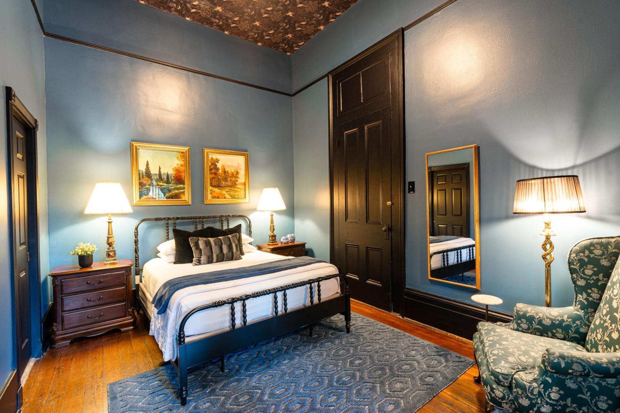 The Mansion On Royal Hotel 3*